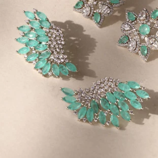 Brinco Earcuff Cravejado Com Zircônias Colombianas Em Prata