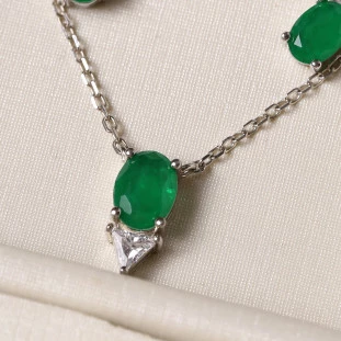 Gargantilha Oval Com Zircônias Verdes Em Prata 