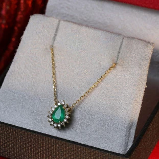 Gargantilha Gota Com Esmeralda E Diamantes Em Ouro Amarelo