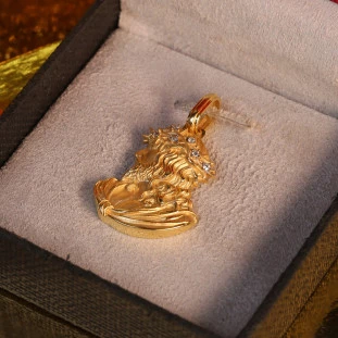 Pingente Face Cristo Com Diamantes Em Ouro Amarelo