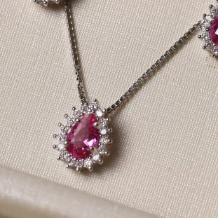 Gargantilha Gota Com Zircônias Rosas Em Prata 