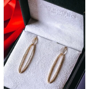 Brinco Oval Alongado com Topázio Branco em Ouro Amarelo