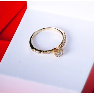Anel Solitário com Diamante em Ouro Amarelo