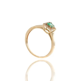 Anel com Esmeralda e Diamantes em Ouro Amarelo
