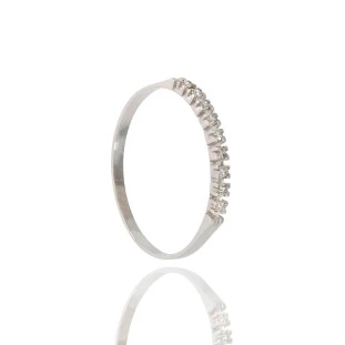 Anel Meia Aliança com Diamantes em Ouro Branco