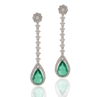 Brinco Com Esmeraldas Penduradas e Cravejado Com Diamantes Em Ouro Branco