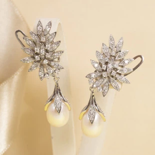Brinco Ear Cuff com Pérolas e Diamantes em Ouro Branco