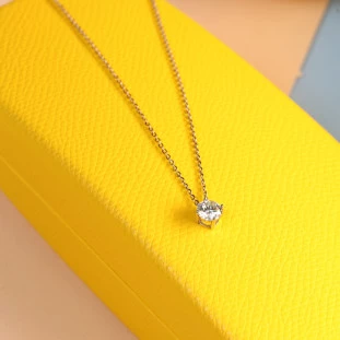 Gargantilha Solitária Com Moissanite Em Prata