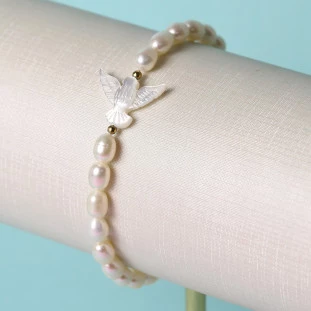 Pulseira Pérolas e Hematitas Com Espirito Santo 