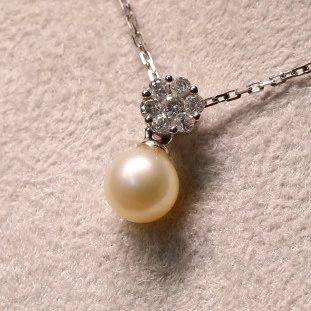 Pingente Pérola 7 Diamantes Em Ouro Amarelo