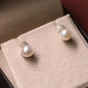 Brinco Perola Cravejado Com Diamantes Em Ouro Branco 
