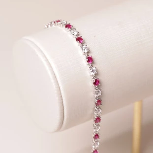 Pulseira Riviera Cravejada Com Zircônias Vermelhas Em Prata 