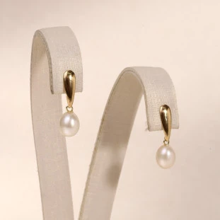 Brinco Gota Com Pérolas em Ouro Amarelo