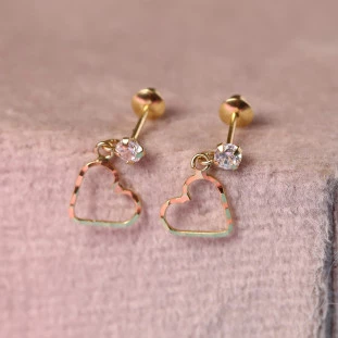 Brinco Coração Pedurado Com Zircônias  Em Ouro Amarelo