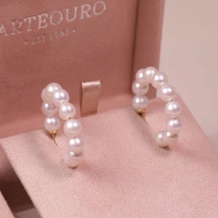 Brinco Meia Argola Com Pérolas Em Ouro Amarelo 