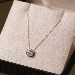 Gargantilha Quadrada Pavê Cravejada Com Diamantes Em Ouro Amarelo 