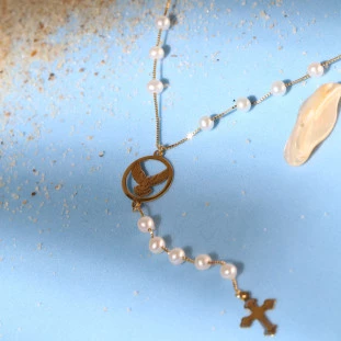 Gargantilha Terço Pérolas Espírito Santo em Ouro Amarelo