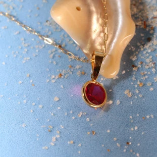 Pingente Redondo Com Zircônia Vermelha Em Ouro Amarelo
