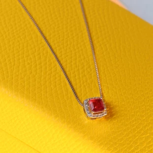Gargantilha Quadrada Cravejada Com Zircônia Rubi Em Prata