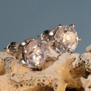Brinco Solitário Com Zircônias Em Ouro Branco