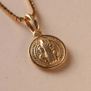 Pingente São Bento Oco Em Ouro Amarelo 