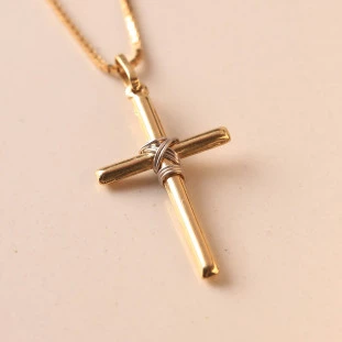 Pingente Cruz Com Nó Em Ouro Branco