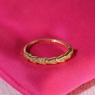 Anel Aparador Degrade Cravejado Com Diamantes Em Ouro Amarelo