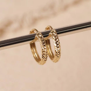 Argola Rendonda Media Diamantada Em Ouro Amarelo 