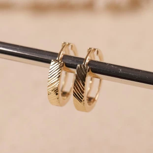 Argola Rendonda Media Diamantada Em Ouro Amarelo 