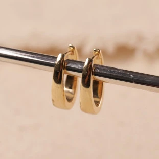 Argola Gota Polida e Detalhada Vazada Em Ouro Amarelo 