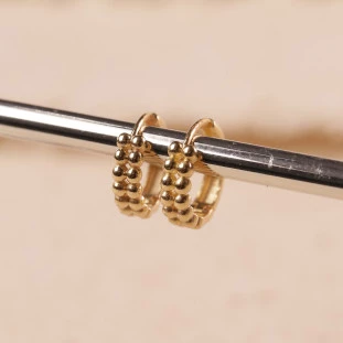 Argola Redonda Com Bolinhas Em Ouro Amarelo 