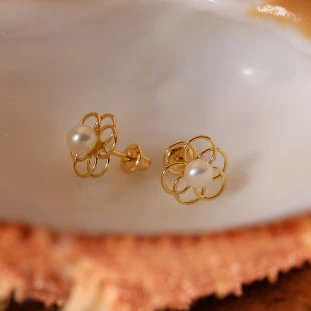 Brinco Flor Com Pérolas Em Ouro Amarelo