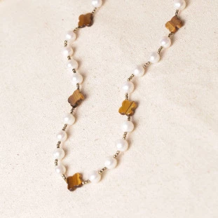 Colar Com Pérolas Hematitas e Trevos 