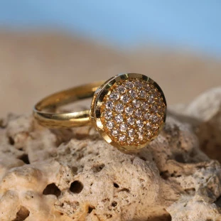 Anel Redondo Cravejado Com Zircônias Em Ouro Amarelo