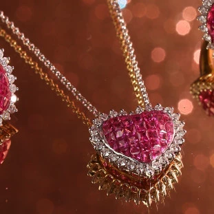 Gargantilha Coração Cravejado Com Rubis E Diamantes Em Ouro Branco