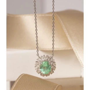 Gargantilha Esmeralda Colombiana Oval com Diamantes em Ouro Branco