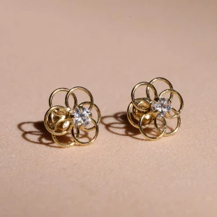Brinco Flor Cravejado Com Zircônias Em Ouro Amarelo