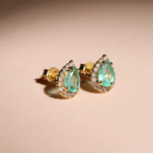 Brinco Gota Esmeralda Cravejado Com Diamantes Em Ouro Amarelo