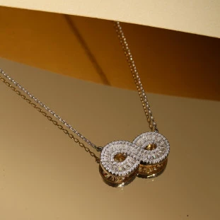 Gargantilha Infinito Cravejada Com Zircônias Em Prata