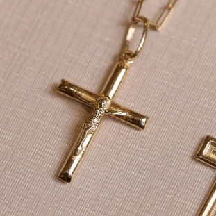 Pingente Cruz Oco Com Cristo Em Ouro Amarelo 