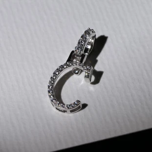 Pingente Riviera Letra C Cravejado Com Zircônias Em Prata