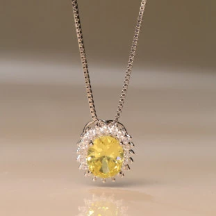 Gargantilha Oval Cravejado Com Zircônias Verdes Em Prata 