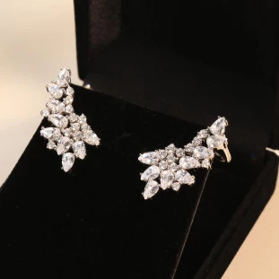 Brinco EarCuff Cravejado Com Zircônias Gotas Em Prata 
