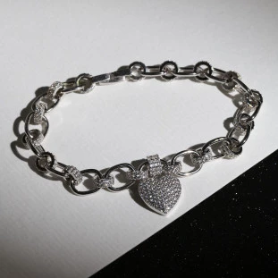 Pulseira Elos Com  Coração Cravejado Com Zircônias Em Prata