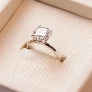 Anel Solitário Com Moissanite Em Prata 