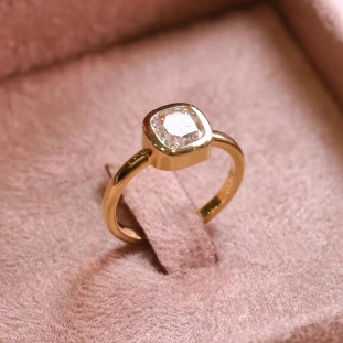 Anel Quadrado Com Moissanite Em Ouro Amarelo 