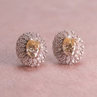 Brinco Oval Cravejado Com Moissanites Amarelas Em Prata 