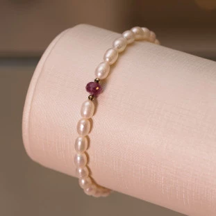 Pulseira Com Pérolas Hematitas e Pedra Natural 