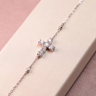 Pulseira Cruz Cravejada Com Moissanites Em Prata 