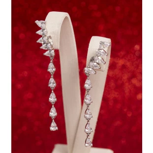 Brinco Ear Cuff com Gostas Penduradas Cravejado com Zircônia em Prata